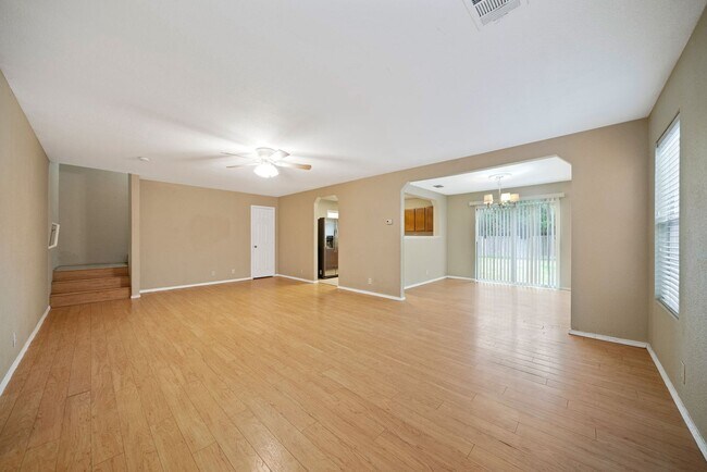 Building Photo - Well-Maintained 3-Bedroom Home – Ideal for Students & Professionals!