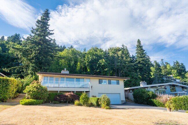 Building Photo - 8211 Avalon Dr