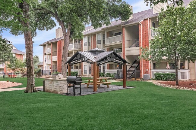Building Photo - Villas at Shadow Oaks| 6 Weeks Free | Post...