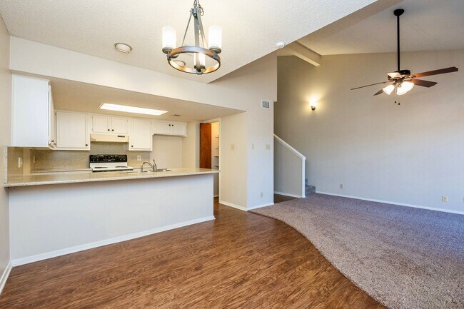 Building Photo - Immaculate 2 Bed, 2 Bath w/Loft Space!