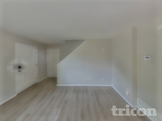 Building Photo - 7262 Campstool Dr