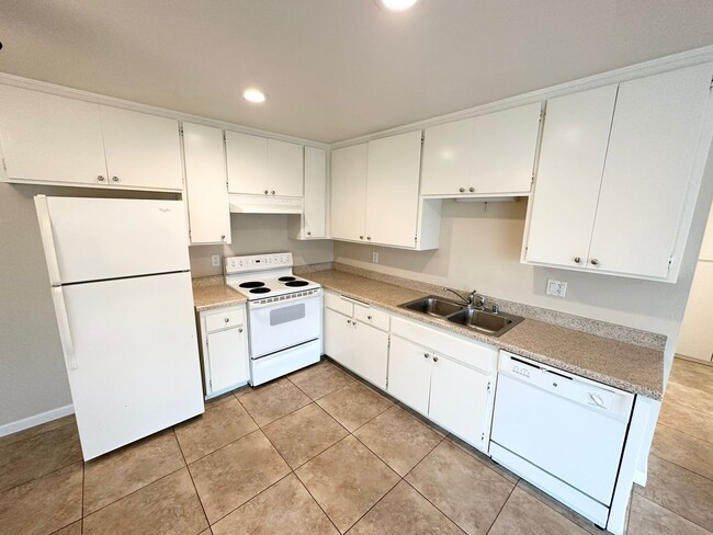 Building Photo - 9906 Buena Vista Dr