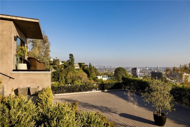 Foto del edificio - 9267 Cordell Dr