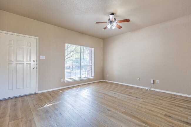 Foto del edificio - 11716 Channing Dr