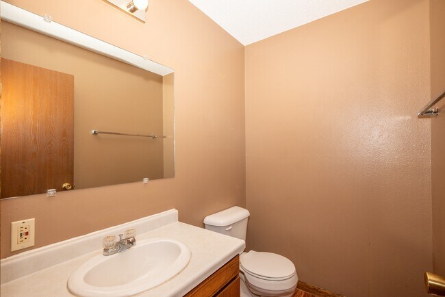 Foto del edificio - Foster Street Fourplex