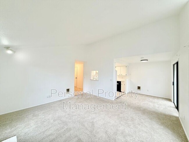 Building Photo - 1410 NE 72nd St