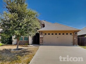 Building Photo - 208 Carson Dr