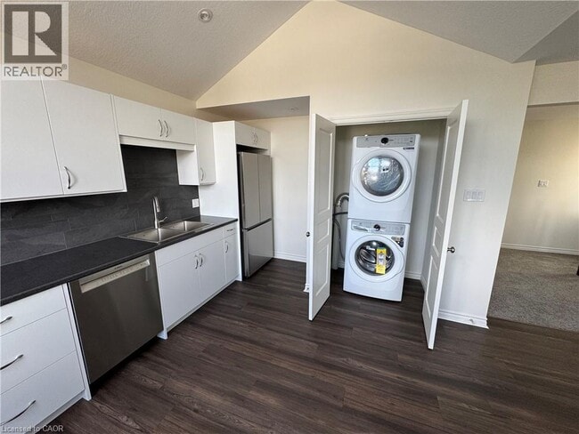 Building Photo - 15 Helena Feasby St