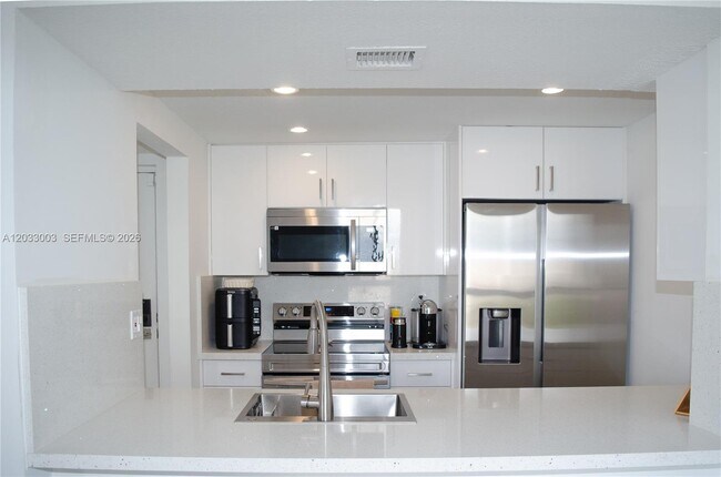 Foto del edificio - 6995 NW 186th St