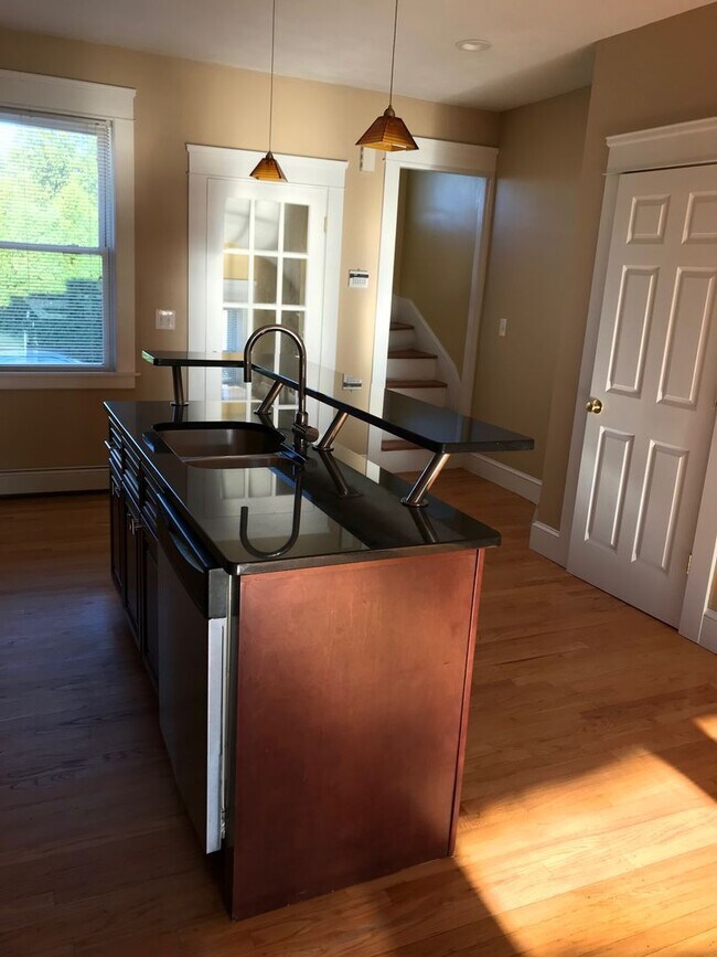 Foto del edificio - 98 Knight St