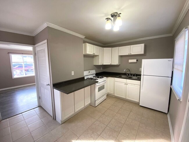 Foto del edificio - 1311 W Maywood Ave
