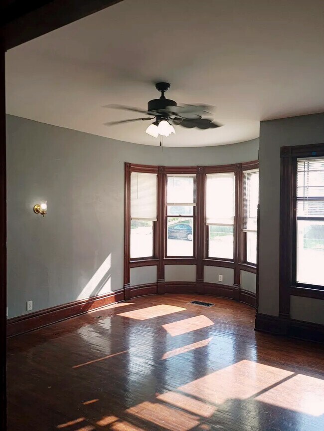 Foto del edificio - 844 Haskell Ave
