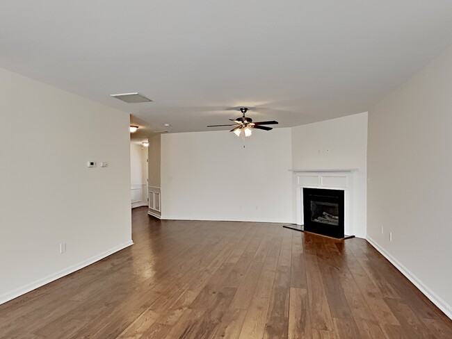 Foto del edificio - 342 Hidden Creek Lane