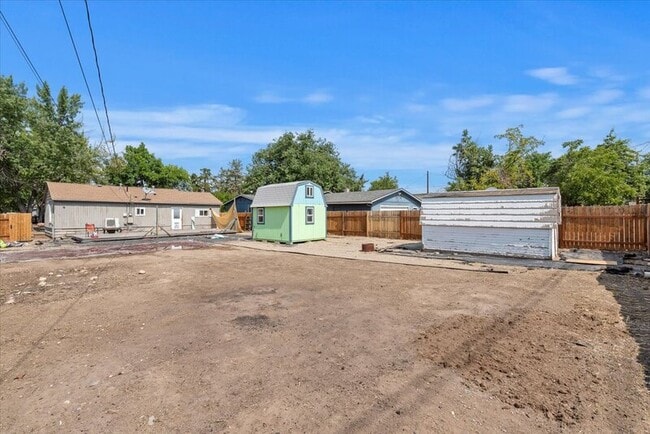 Building Photo - 203 E Ada St