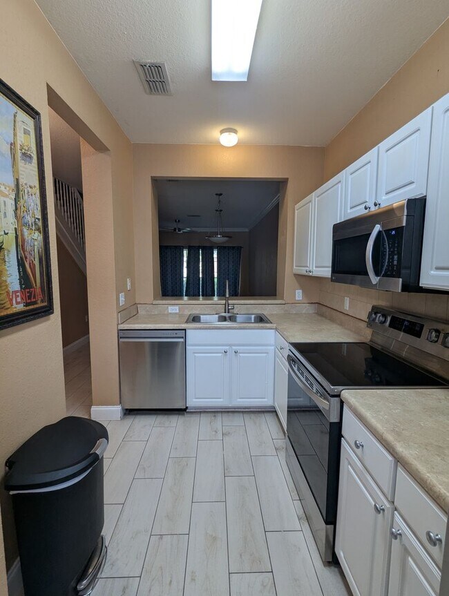 Foto del edificio - 2 Bedroom / 2.5 Bathroom Townhome – Magnolia Place