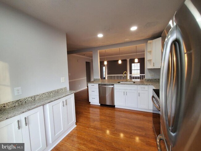 Foto del edificio - 211 Sterling Ct