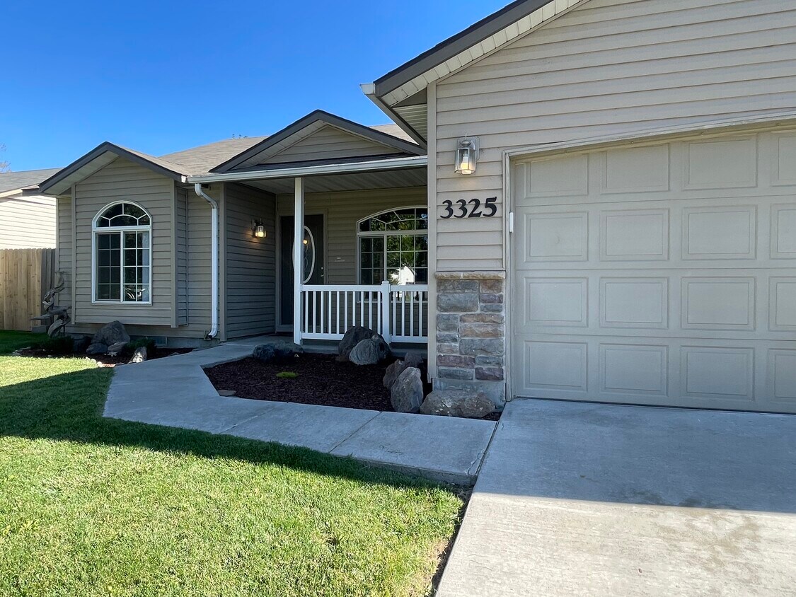 3325 E Rock Ct, Nampa, ID 83687 House for Rent in Nampa, ID