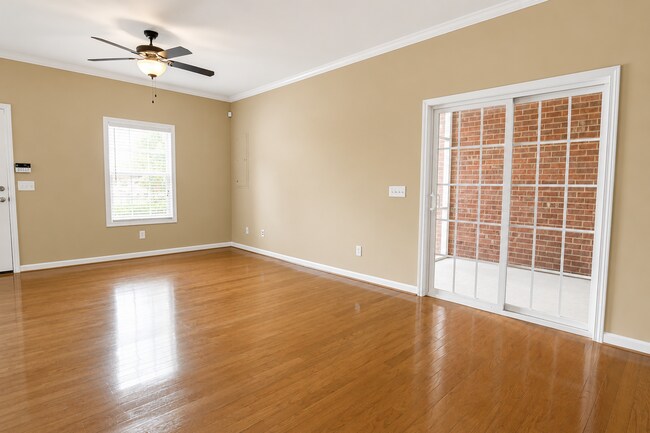 Foto del edificio - 899 Magnolia Ct