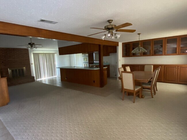 Foto del edificio - 325 32nd St NE