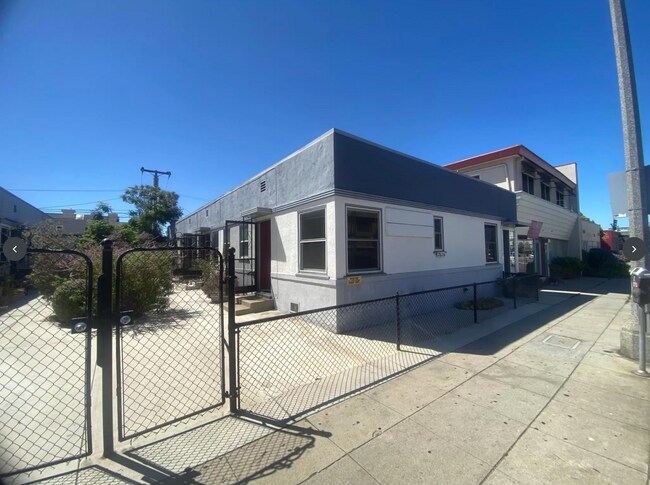 Foto del edificio - 2616 Santa Monica Blvd