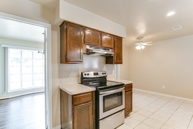 Foto del edificio - 15803 Oakendell Dr