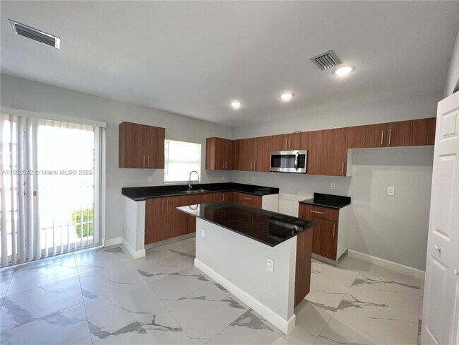 Foto del edificio - 1310 NW 6th Ave