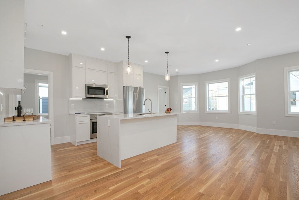 Primary Photo - 23 Berkshire St