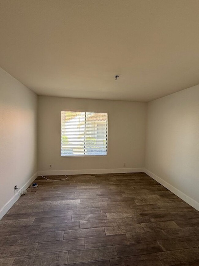 Foto del edificio - Condo in Gated Palm Lake