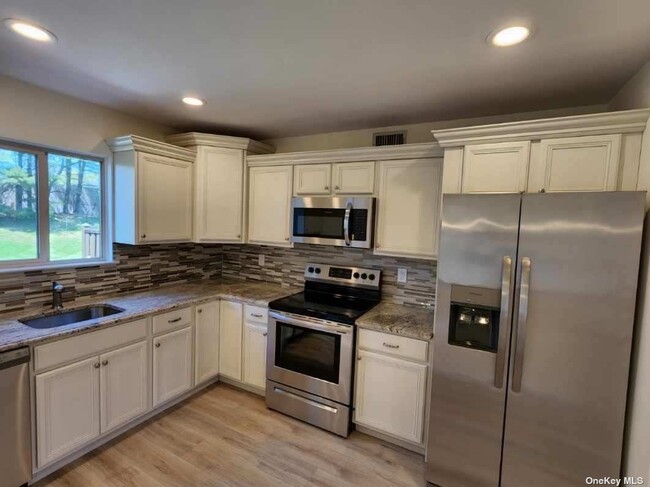 Building Photo - 30 W Pond Ct