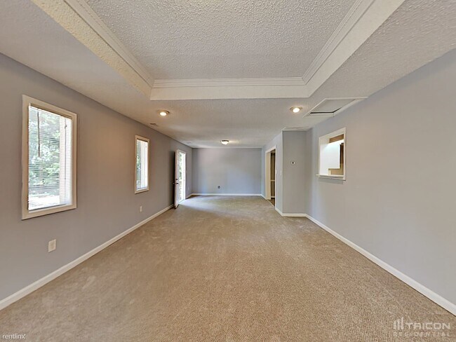Foto del edificio - 718 Post Rd Ln
