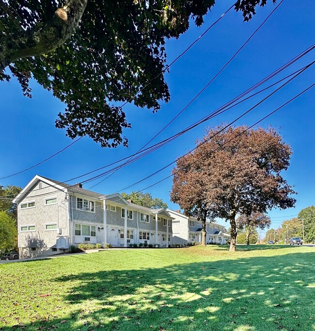 Building Photo - Farmington Court Apartments