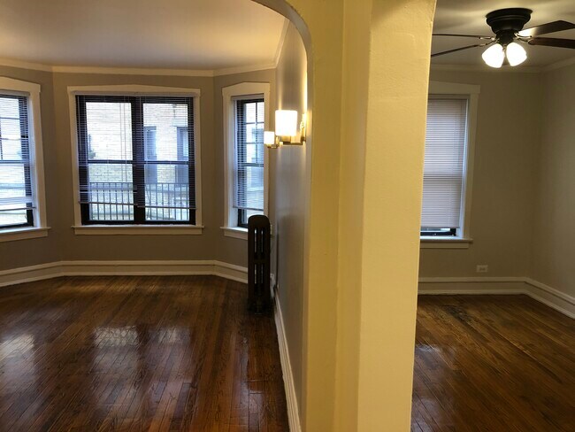 Foto del edificio - 6374 N Hermitage Ave