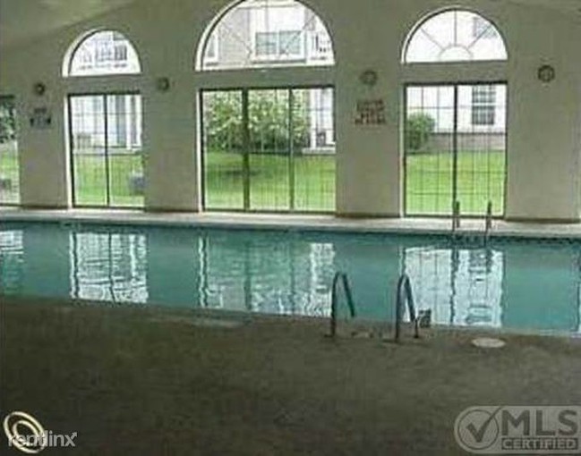 Foto del edificio - 212 Oakbrooke Dr
