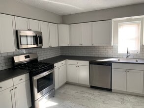 Building Photo - 721 Lorenz Ave