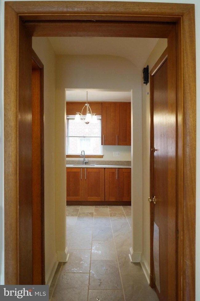 Foto del edificio - 5620 MacArthur Blvd NW