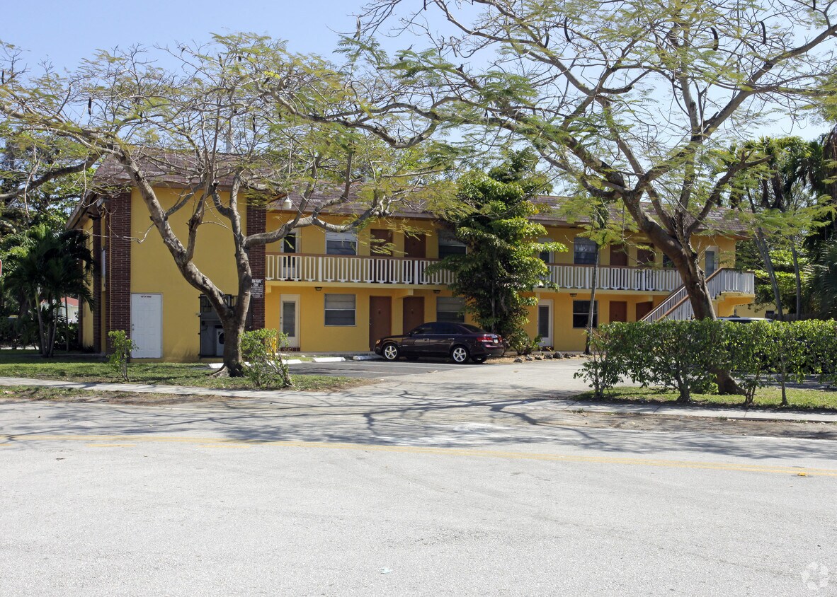 Foto principal - 12295 NE 5th Ave