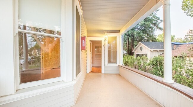 Building Photo - 313 Tucker St