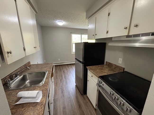 Building Photo - Charming Unit for Lease