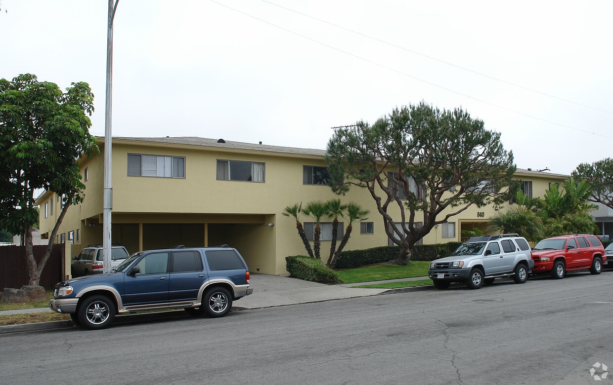 Building Photo - 840 Center St