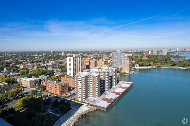 Foto aérea - Lake Terrace Condominiums