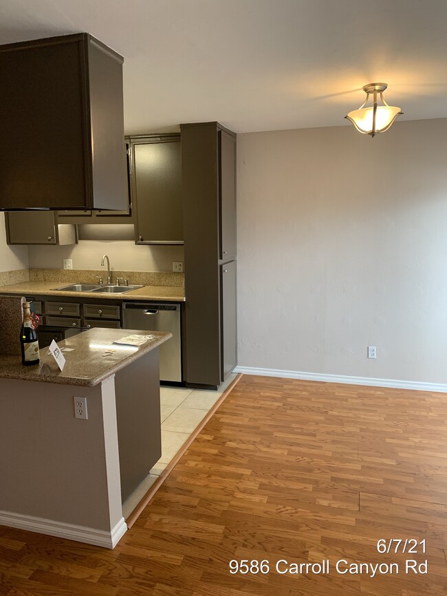 Foto del edificio - 9586 Carroll Canyon Rd