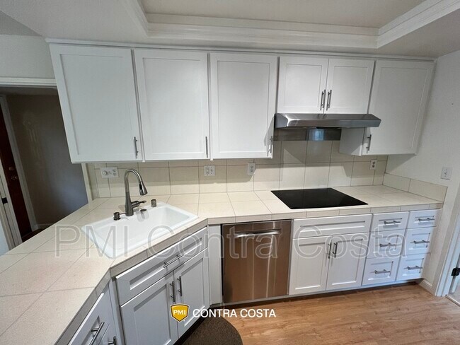 Building Photo - 549 Monarch Ridge Dr
