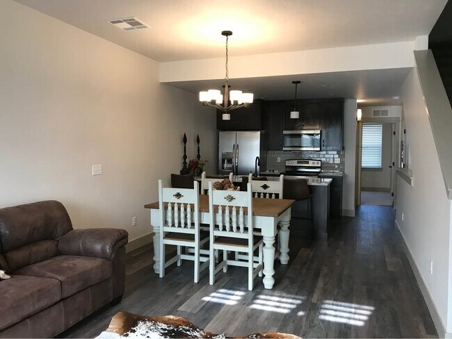 Foto del edificio - 106 Broken Pine Ln