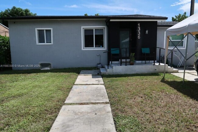 Foto del edificio - 1336 NW 38th St