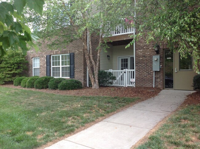 Foto del edificio - Eagle Creek Condos at Hillcrest!