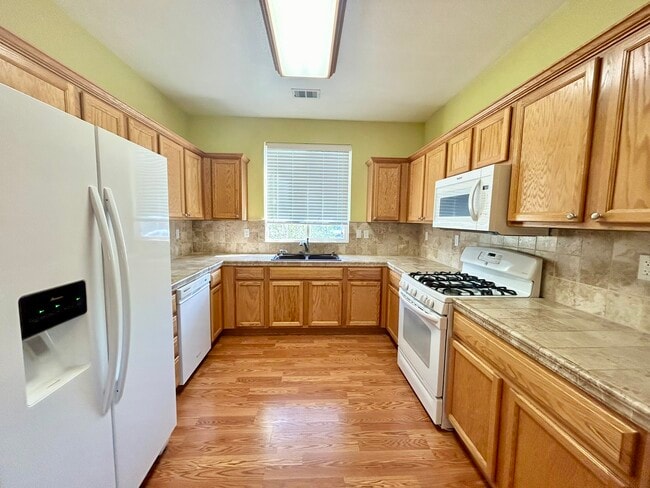 Building Photo - 392 Royal Troon Dr