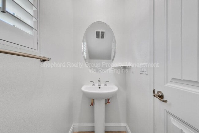 Building Photo - 12167 Chutes Ct