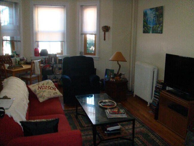 Building Photo - 212 Hemenway St