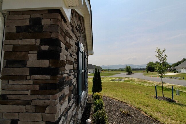 Building Photo - Duplex for rent with Mountain Views - 2 So...