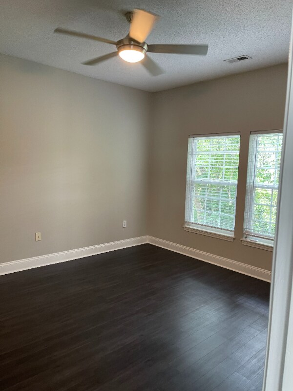 Foto del edificio - 5026 Belleglen Ct